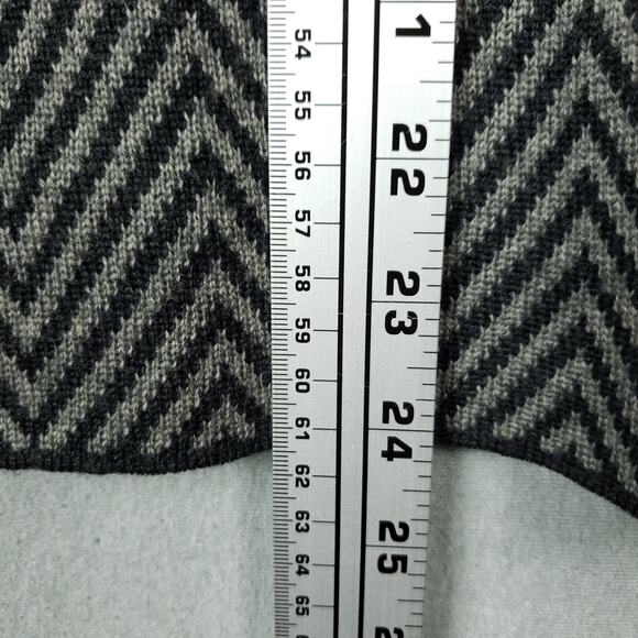 Saks Fifth Avenue Women's Cardigan Sweater Sz Medium 100% Super Fine Merino Wool - Picture 9 of 9
